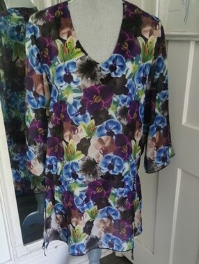 Womens La Vie En Rose Floral Beachy Sheer Swim Cover Up. Size L